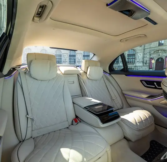 Enjoy chauffeur service by vienna limousinen service